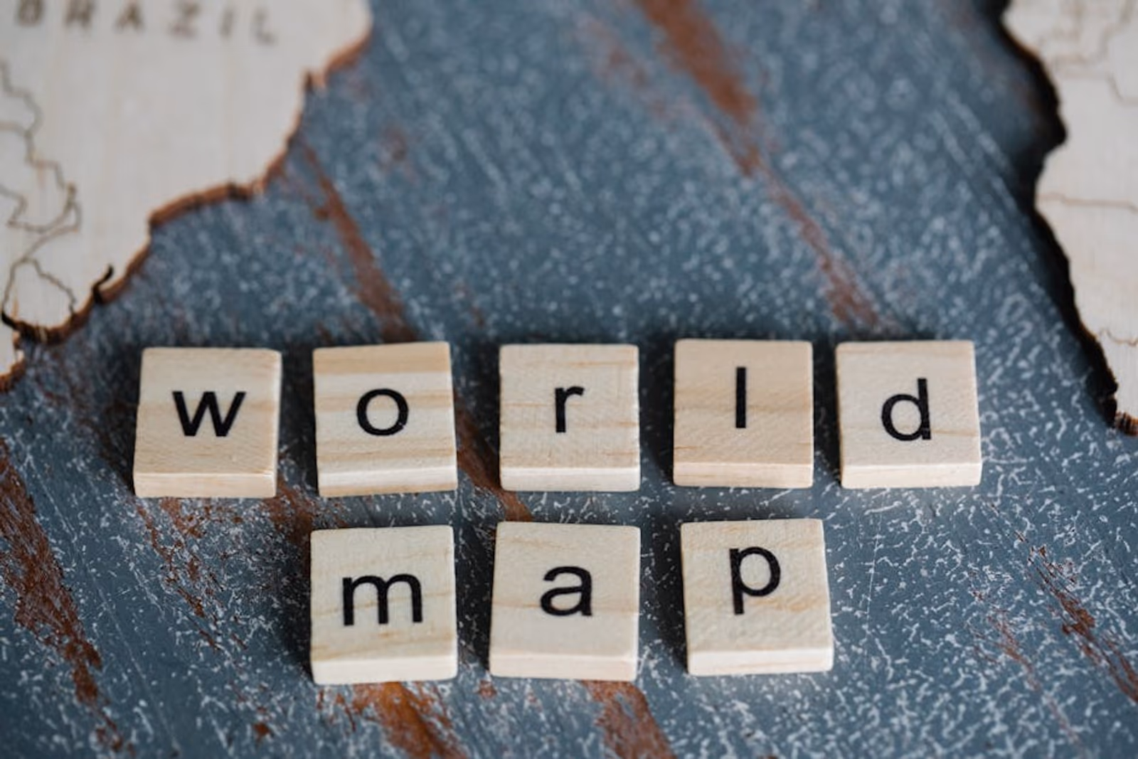 World map with language and region markers illustrating app localization strategy for ASO