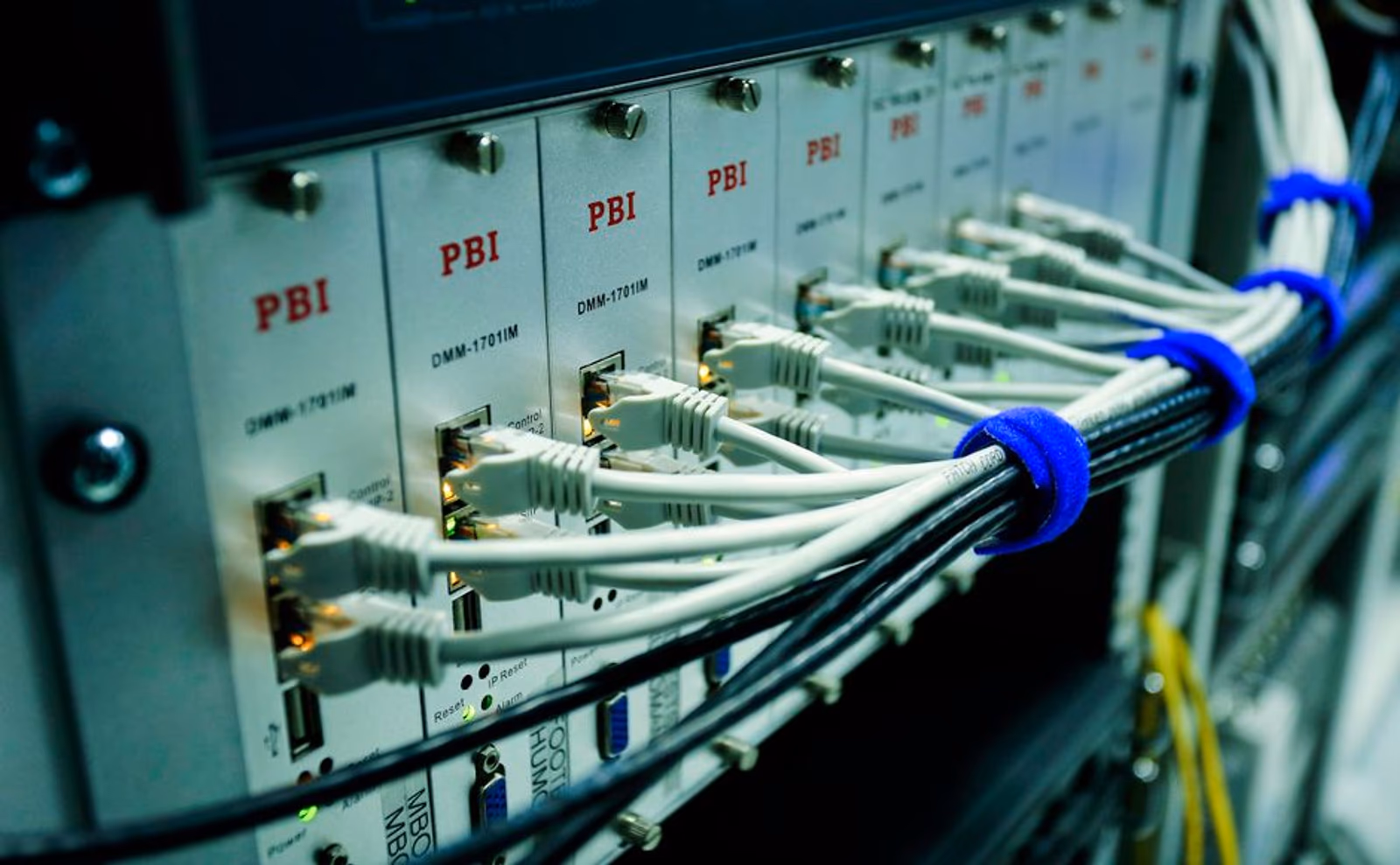 Diagram showing server connection trigger types including webhooks, polling, and scheduled automation
